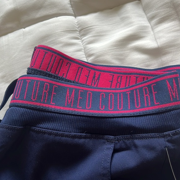 Med couture navy scrubs: medium - Picture 3 of 9